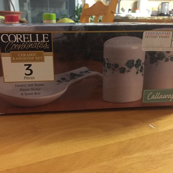 Vintage New Corelle Callaway Ivy Coordinates Salt , Pepper Shakers & Spoon rest - Picture 3 of 5